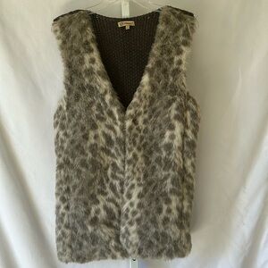 Democracy Woman’s Size Large Faux Fur Front Knit Back    Animal Print Vest